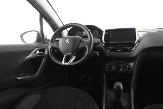 Peugeot 2008 image 6