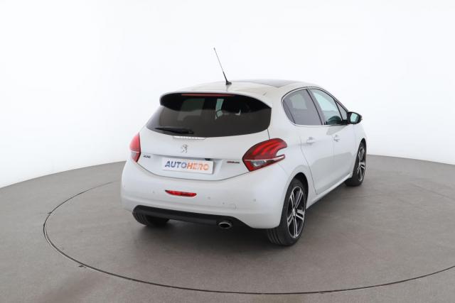 Peugeot 208 image 2