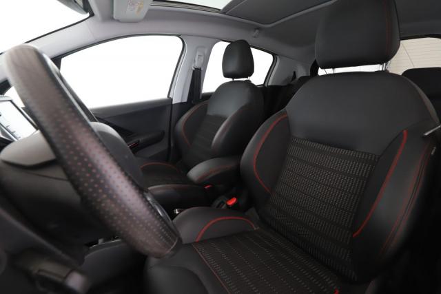 Peugeot 208 image 3