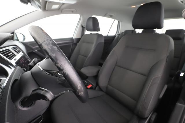 Volkswagen Golf image 8