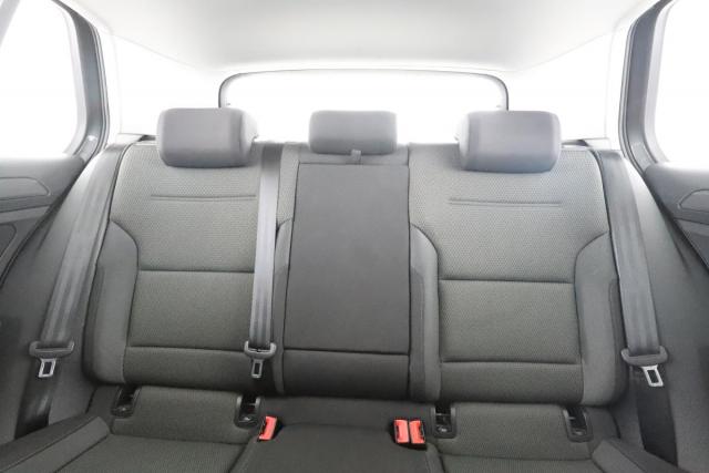 Volkswagen Golf image 9