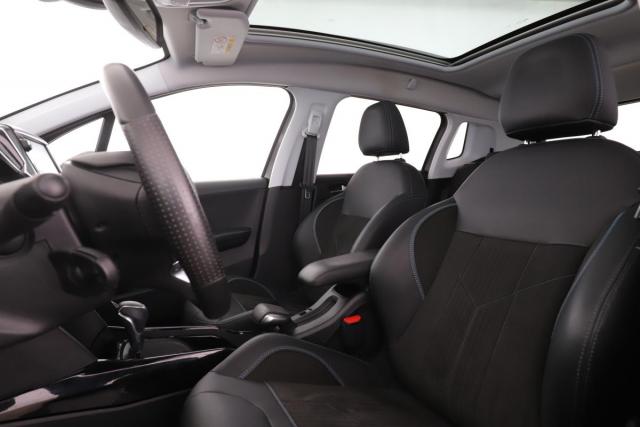 Peugeot 2008 image 6