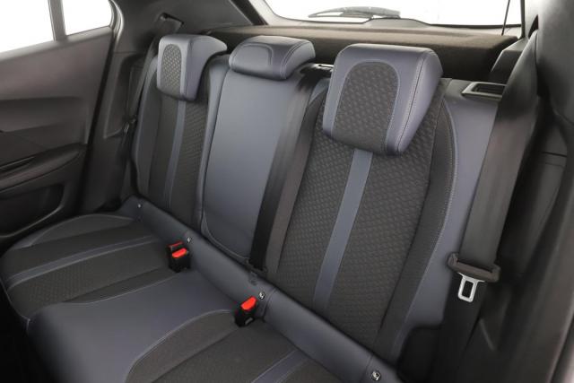 Peugeot 2008 image 6
