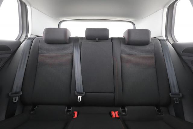 Volkswagen Golf image 9