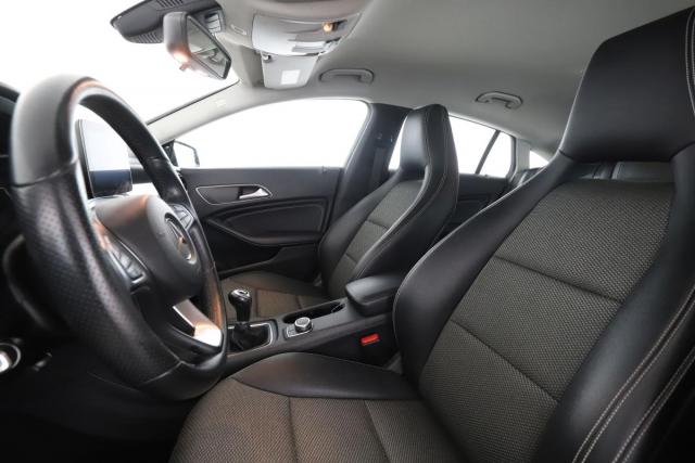 Mercedes Benz Cla Shooting Brake image 8
