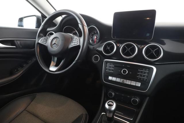 Mercedes Benz Cla Shooting Brake image 2