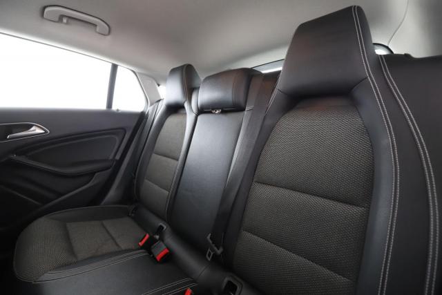 Mercedes Benz Cla Shooting Brake image 7
