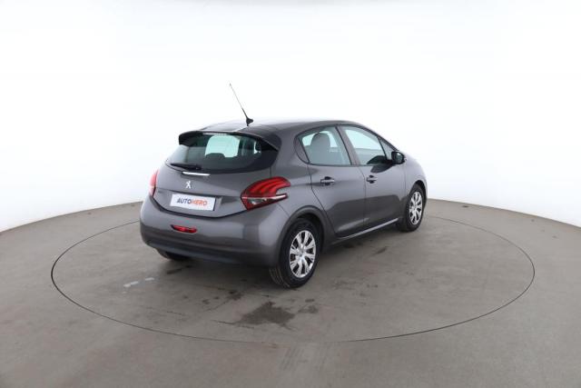 Peugeot 208 image 8