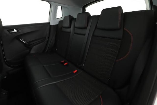 Peugeot 2008 image 3