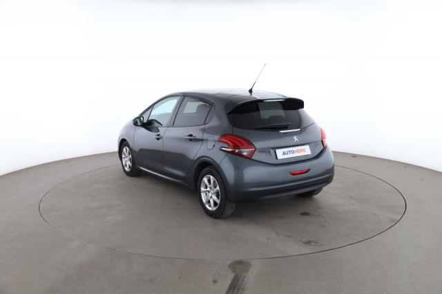 Peugeot 208 image 8