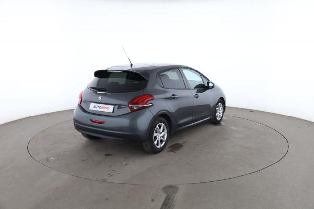 Peugeot 208 image 6