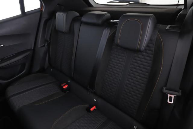 Peugeot 2008 image 8