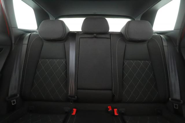 Skoda Karoq image 8