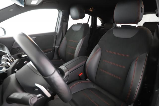 Mercedes Benz Gla image 8