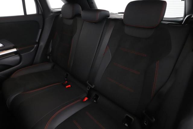 Mercedes Benz Gla image 1