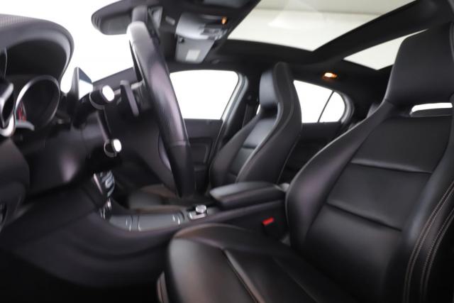 Mercedes Benz Gla image 2