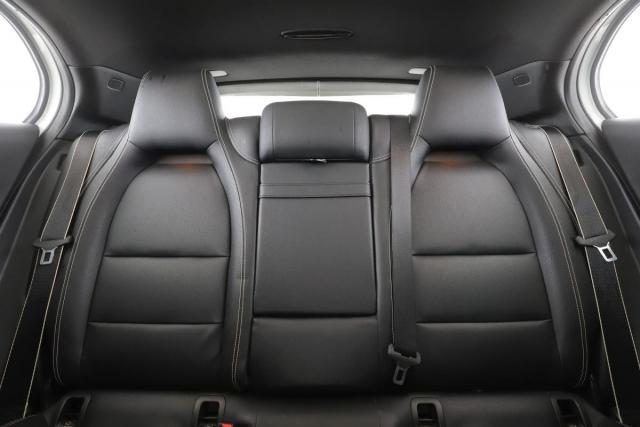 Mercedes Benz Gla image 1