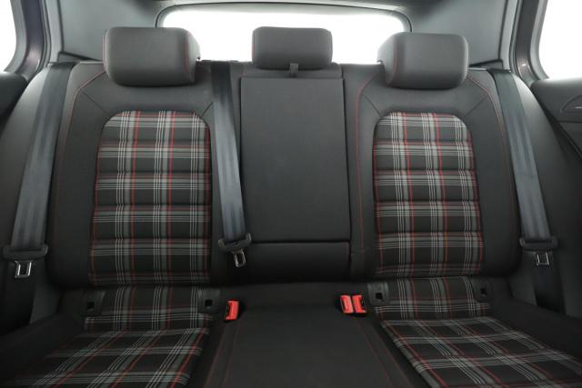 Volkswagen Golf image 9