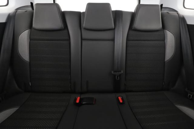 Peugeot 2008 image 8