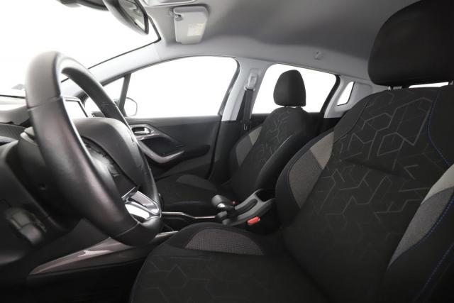 Peugeot 2008 image 9