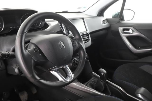 Peugeot 2008 image 8