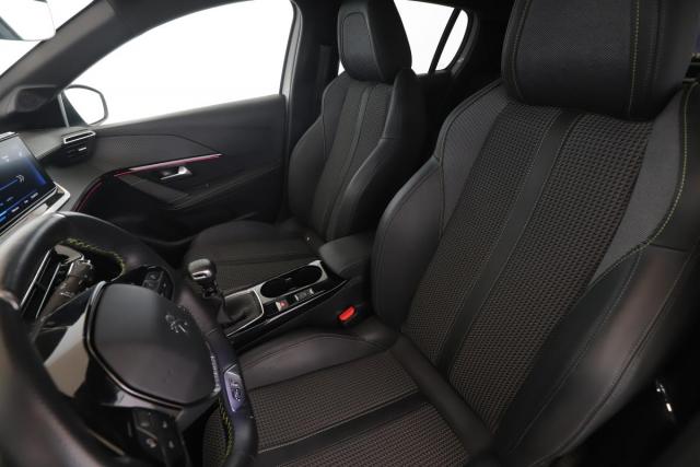 Peugeot 208 image 9