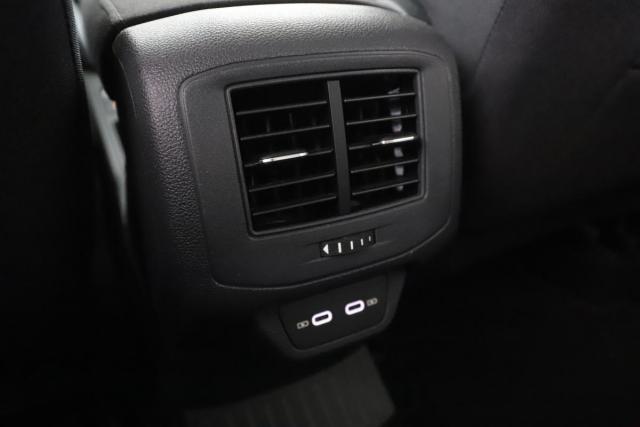 Volkswagen T-Roc image 2