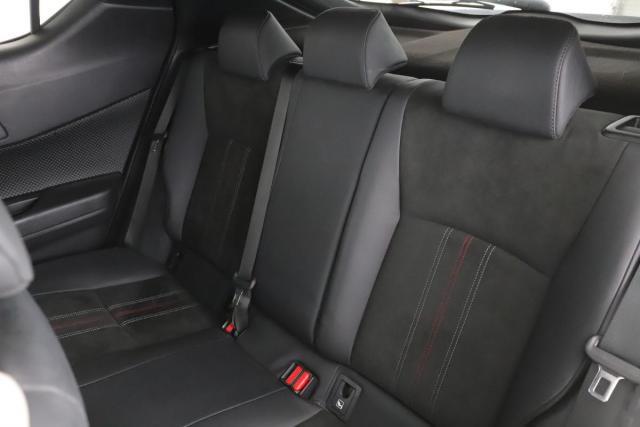 Toyota C-Hr image 8