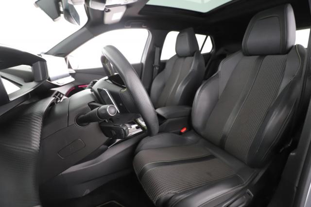 Peugeot 2008 image 2