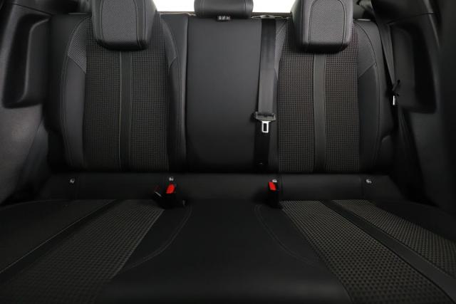 Peugeot 2008 image 6