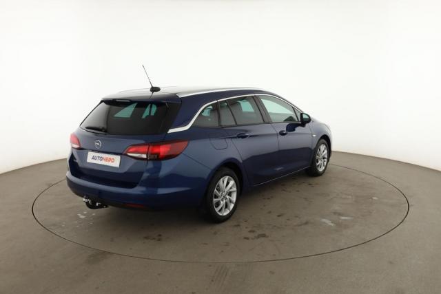 Opel Astra Sports Tourer image 4