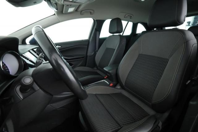 Opel Astra Sports Tourer image 5