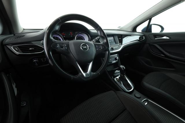 Opel Astra Sports Tourer image 1