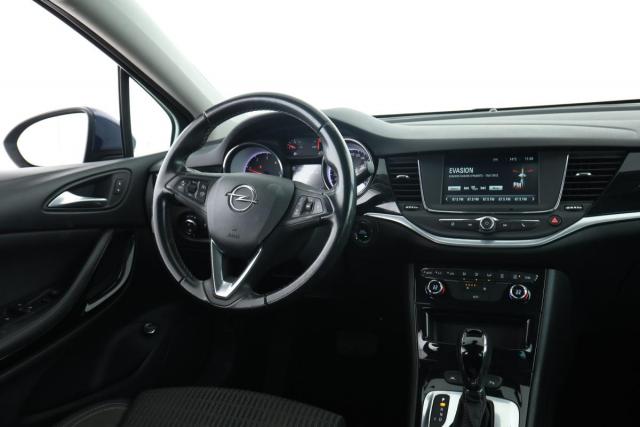 Opel Astra Sports Tourer image 9