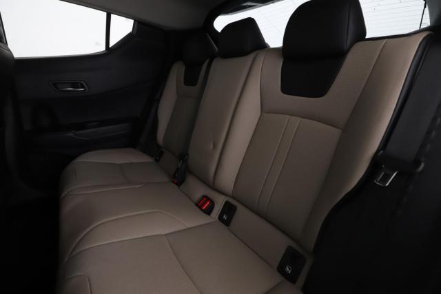 Toyota C-Hr image 5