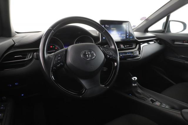 Toyota C-Hr image 9