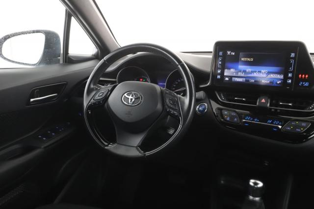 Toyota C-Hr image 8