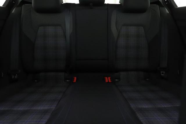 Volkswagen Golf image 9