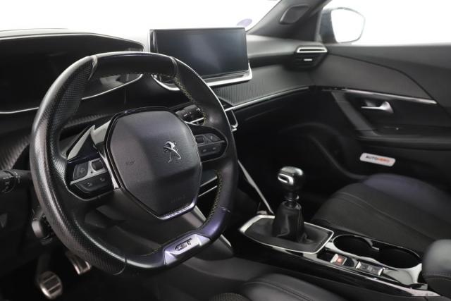 Peugeot 2008 image 8