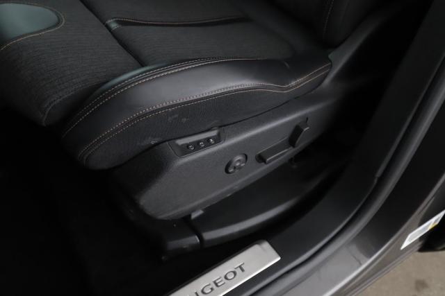 Peugeot 3008 image 2