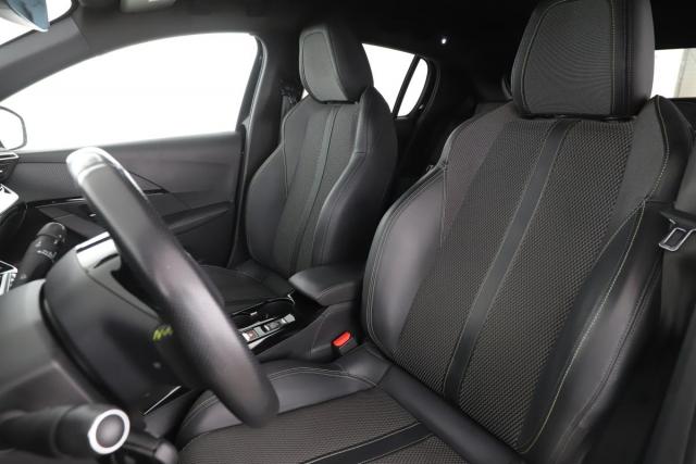 Peugeot 208 image 8