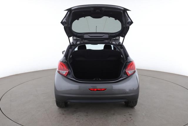 Peugeot 208 image 9