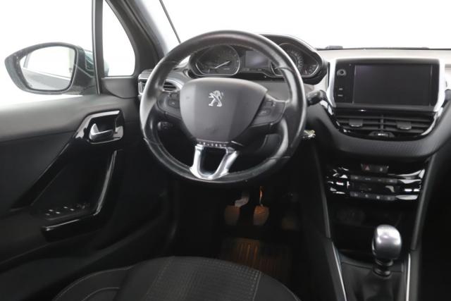 Peugeot 208 image 8