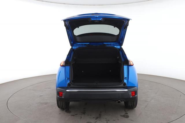 Peugeot 2008 image 2