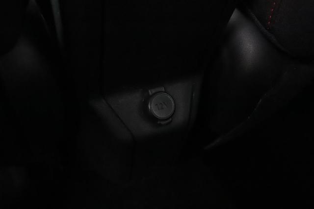 Peugeot 2008 image 8