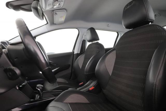 Peugeot 2008 image 2