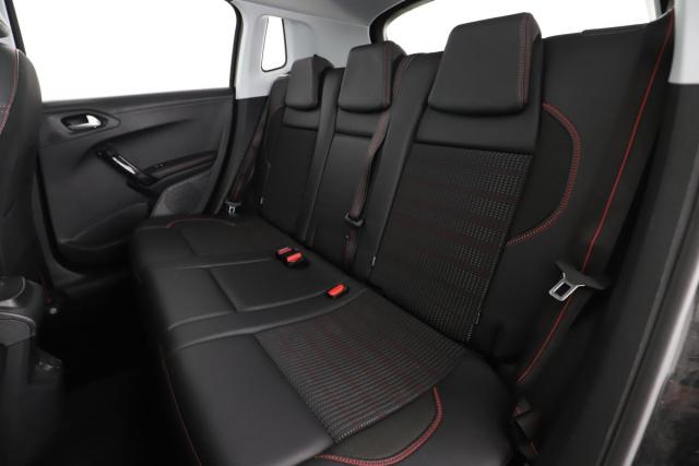 Peugeot 2008 image 8