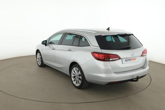 Opel Astra Sports Tourer image 3