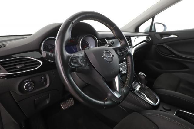 Opel Astra Sports Tourer image 4
