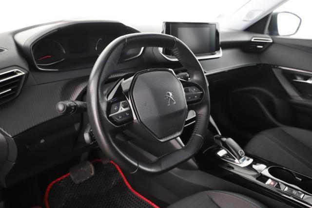 Peugeot 2008 image 8